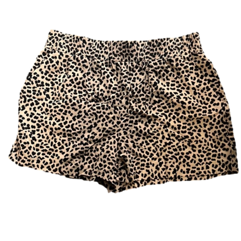 APT9 shorts size medium